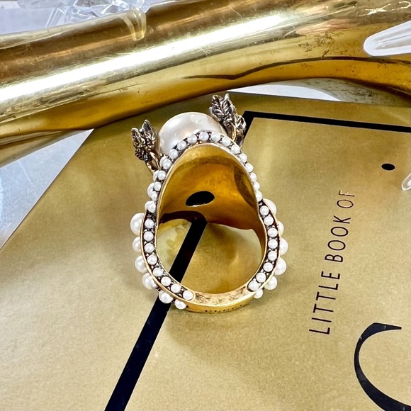 |SOLD| Gucci White & Pearl Beaded Tulip Cocktail Ring - Picture 6 of 9